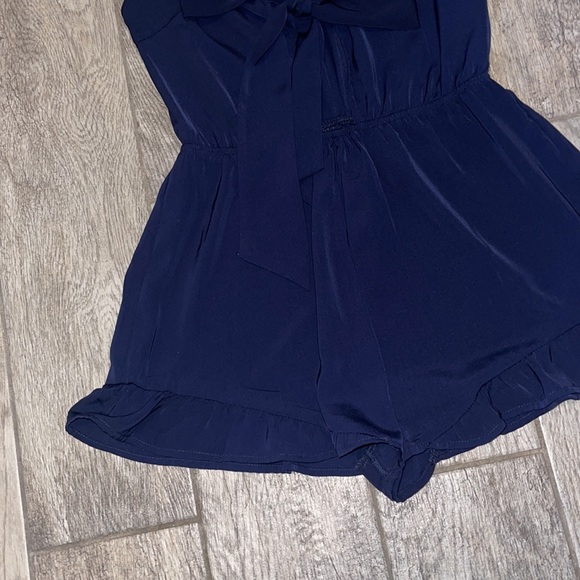 Navy romper with bow in the front - Picture 5 of 12